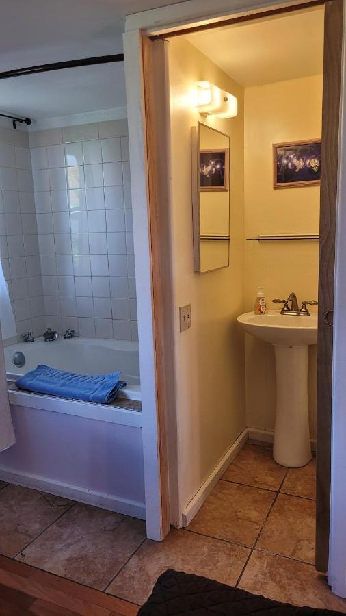 Angel Cottage With A Sauna Or The Cozy With A Jacuzzi Tub, Both Are Studios With A View Of Mount Shasta Exterior foto