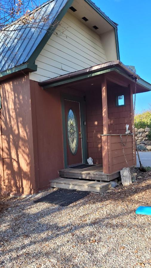 Angel Cottage With A Sauna Or The Cozy With A Jacuzzi Tub, Both Are Studios With A View Of Mount Shasta Exterior foto